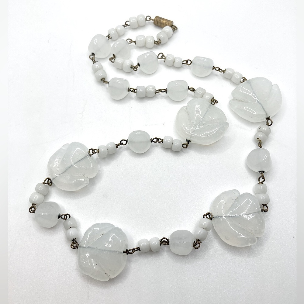 VTG Opalescent Glass Leaf Beaded Necklace w Screw Clasp 21” - Picture 3 of 5